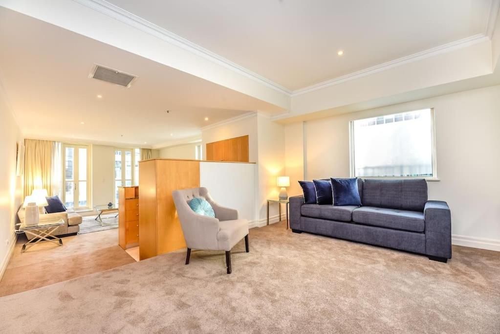 Huge Exec -fantastic Cbd Location B21001 Apartment