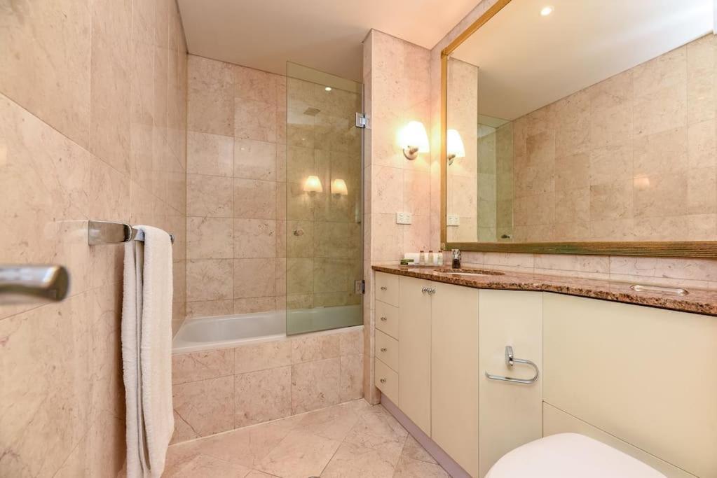 Huge Exec -fantastic Cbd Location B21001 Apartment
