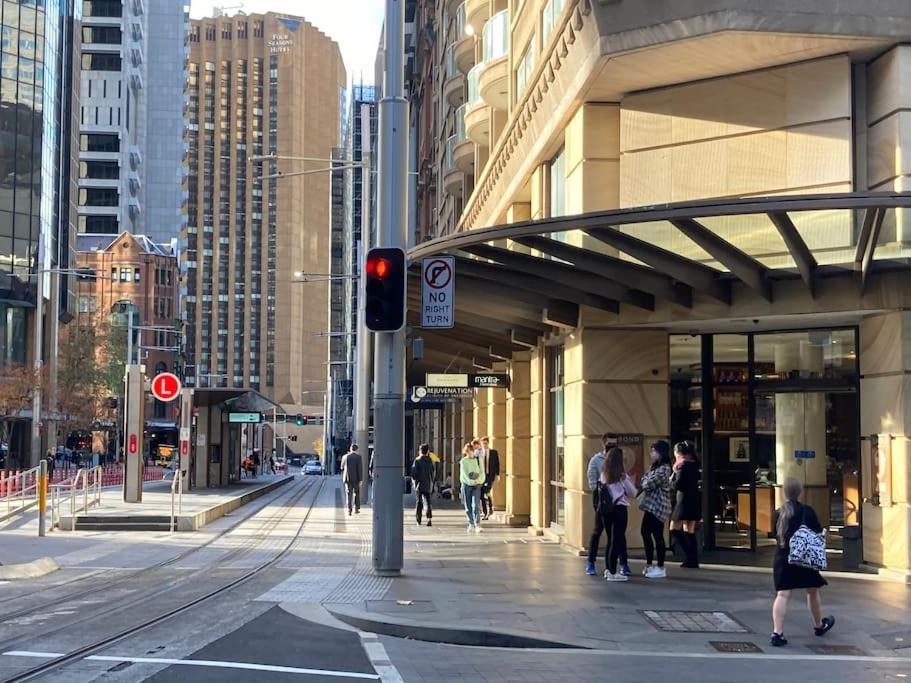 Huge Exec -fantastic Cbd Location B21001 Apartment Sydney