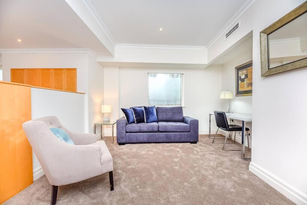 Apartment Huge Exec -fantastic Cbd Location B21001 *